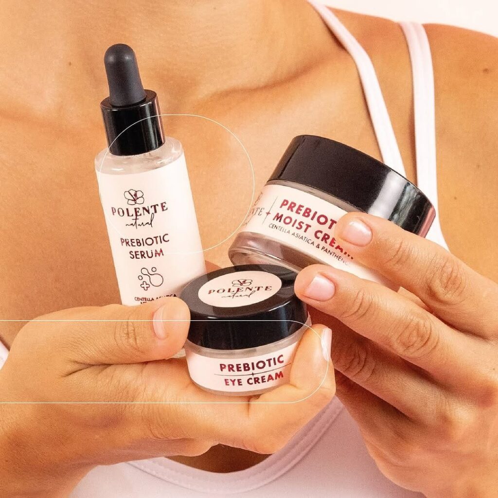 Bir kozmetik firmasının mankenli ürün reklam fotoğrafı.